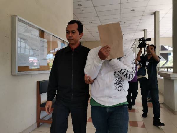 Mahkamah menjatuhkan hukuman denda RM5,000 dan jika gagal menjelaskan denda berkenaan boleh dipenjara lapan bulan.