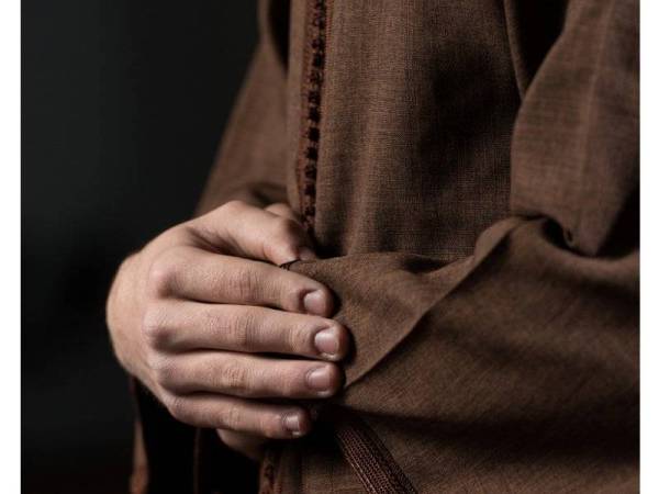 APABILA menunaikan solat, umat Islam perlu melafazkan setiap rukun qauli tersebut dengan suara yang dapat didengari oleh diri sendiri jika keadaan pendengaran kita baik dan tiada halangan untuk mendengarnya seperti bunyi bising.