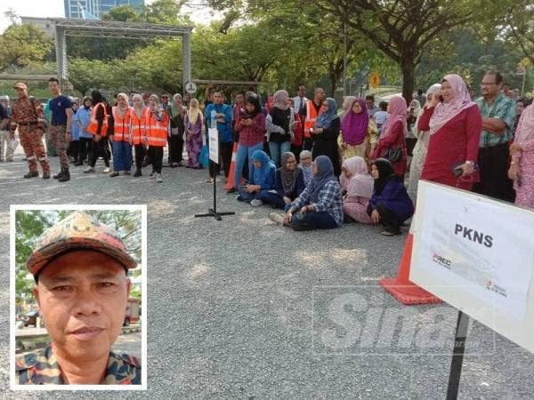 Warga kerja di Kompleks PKNS keluar berpusu-pusu ke tempat letak kereta berdekatan manakala semua premis diarahkan tutup segera. (Gambar kecil: Hanafiah Mohd Khan)