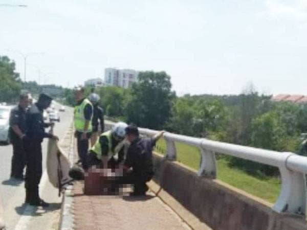 Lelaki kurang siuman mengamuk dalam keadaan bogel.