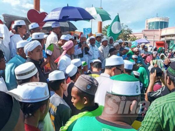 Ahmad berucap pada himpunan aman membantah kezaliman kerajaan China ke atas Muslim Uighur di hadapan hampir 2,000 orang di Dataran Zero.