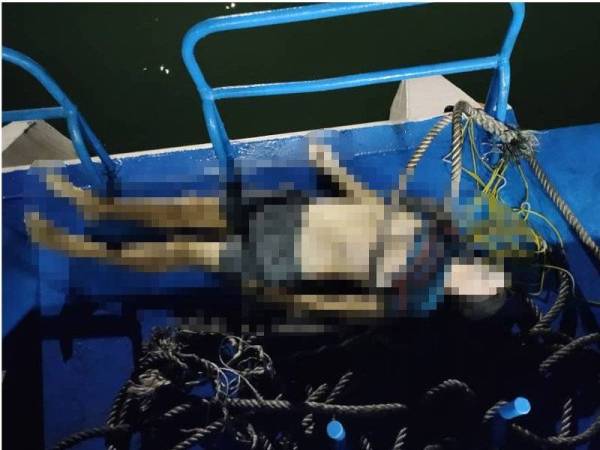 Mayat seorang warga emas ditemukan terapung berdekatan Jeti Kuah, Langkawi malam tadi.
