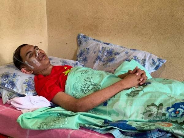 Muhamad Alif Akil hanya mampu terbaring setiap masa.