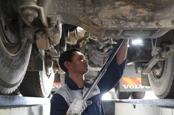 PELAJAR akan menjalankan latihan praktikal selama tiga bulan dan didedahkan secara langsung kepada persekitaran bengkel yang sebenar.