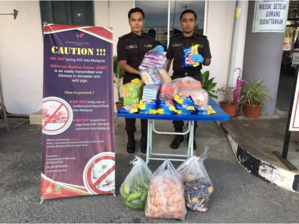 Produk pertanian yang dirampas oleh Maqis Kelantan di ICQS Pengkalan Kubor hari ini.