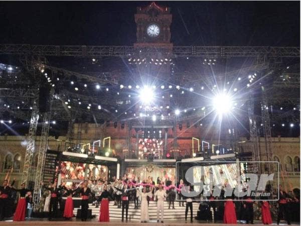 Antara persembahan menjelang ambang 2020. - FOTO: ZAHID IZZANI