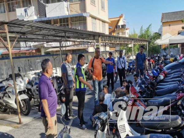 Sebanyak 287 motosikal ditahan untuk pemeriksaan.