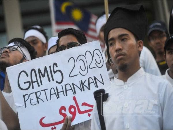 Himpunan Bangkit Pertahan Jawi dan Haramkan Dong Zong di dataran Kompleks Sogo dihadiri kira-kira 500 penyokong.