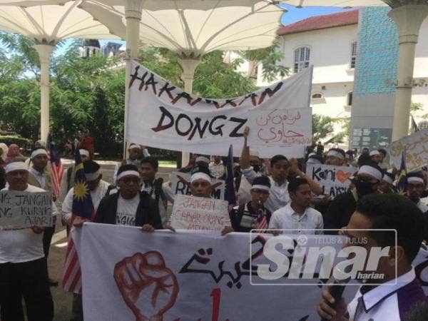 Himpunan Bangkit Pertahan Jawi Haramkan Dong Zong di Kuala Lumpur semalam. - Foto: SHARIFUDIN ABDUL RAHIM