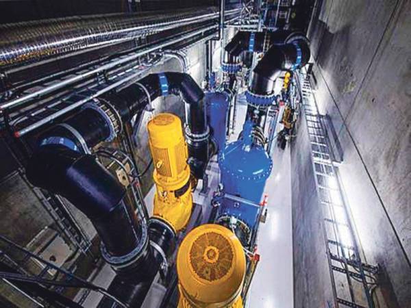 KAEDAH desentralisasi struktur air yang sehingga kini menyaksikan industri air negara itu mempunyai sebanyak 2,400 syarikat air swasta.