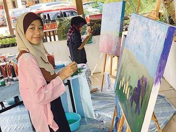 SEBAHAGIAN peserta cilik, Aisyah Raihan yang berusia 11 tahun mengikuti Warisseni di Putrajaya.