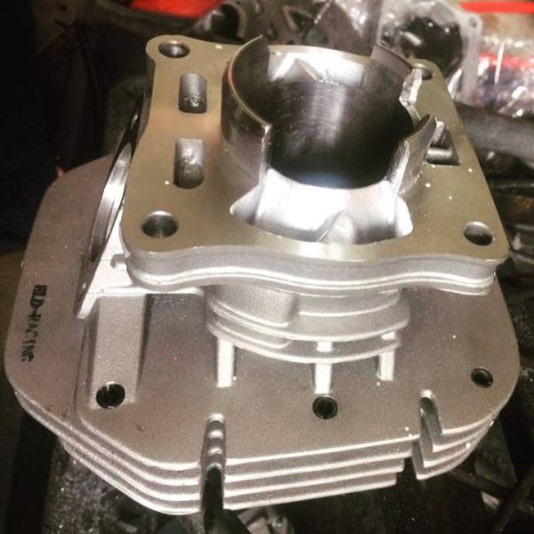 SEBAHAGIAN komponen motosikal yang telah diubahsuai