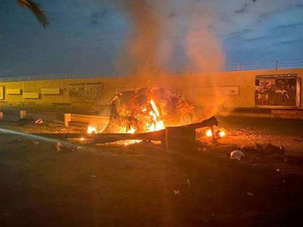 Ketegangan antara AS dan Iran kembali meningkat selepas Presiden Donald Trump didakwa mengarahkan pembunuhan komander tertinggi IRGC, Qasem Soleimani dalam tindakan pertahanan untuk melindungi kakitangan AS di luar negara. - Foto AP