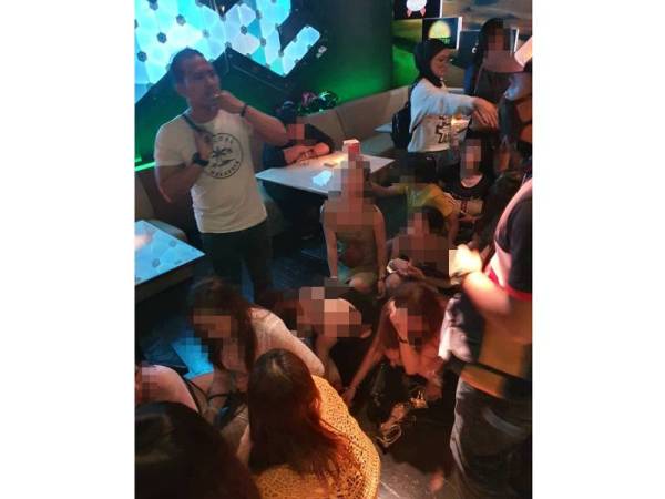 Antara wanita warga asing yang ditahan dalam Ops Gegar di sebuah kelab malam di Jalan P Ramlee, Kuala Lumpur kelmarin.