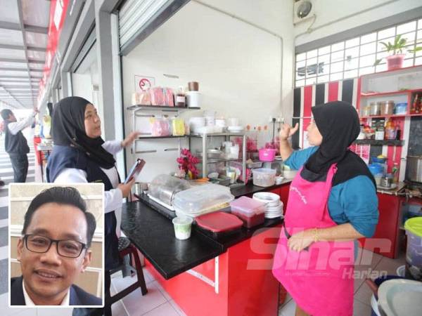 Penguat kuasa Jabatan Kesihatan Negeri Johor melakukan pemeriksaan di kedai makan semalam. Gambar kecil: Mohd Khuzzan Abu Bakar