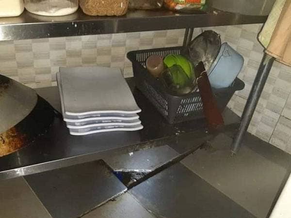 Keadaan dapur di sebuah restoran kotor ketika pemeriksaan dijalankan.