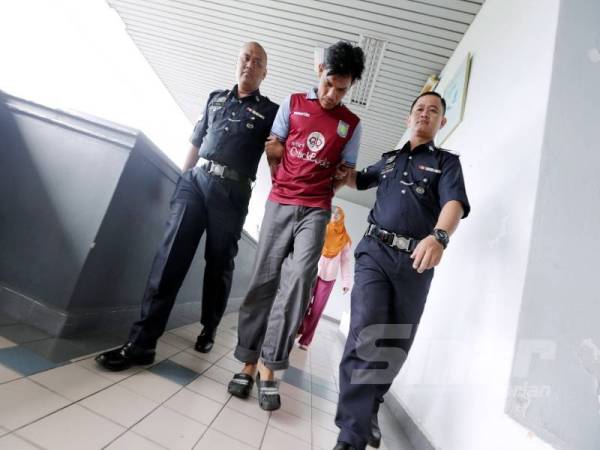 Mohd Faizal didakwa di Mahkamah Sesyen Ayer Keroh di sini hari ini kerana menyebabkan kecederaan kepada isterinya.