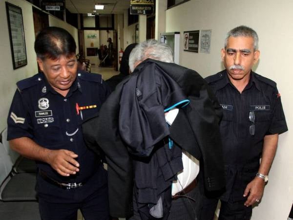 Sabudin mengaku tidak bersalah di Mahkamah Sesyen hari ini atas tiga pertuduhan membabitkan pengubahan wang haram berjumlah RM276,400, pada tahun lepas. - Foto Bernama