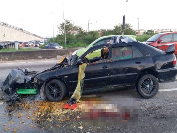 Keadaan kereta dinaiki dua warga Nepal yang terlibat kemalangan pagi tadi.
