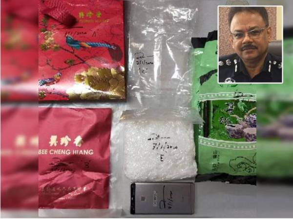 Bungkusan plastik lut sinar dipercayai dadah yang ditemui bersama suspek. Gambar kecil : Sundralingam