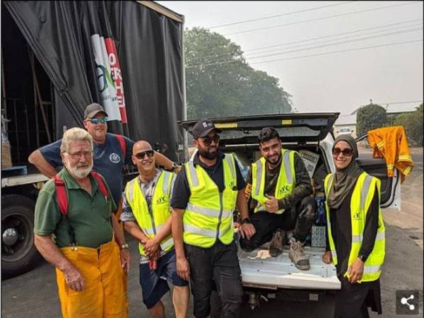 Sekumpulan sukarelawan umat Islam sanggup menjelajah ke Victoria untuk menghulurkan bantuan kepada anggota bomba di Australia.