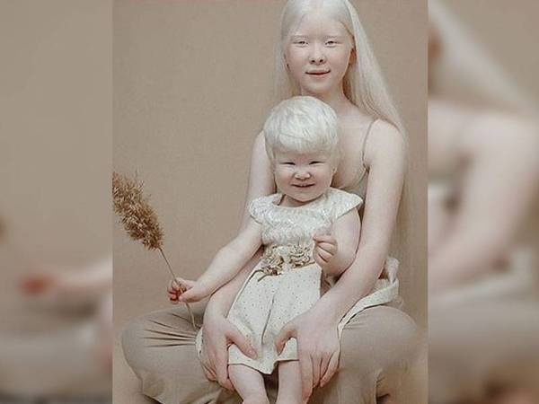 Asel dan adiknya Kamila kini mendapat permintaan tinggi dalam dunia permodelan di Kazakhstan.