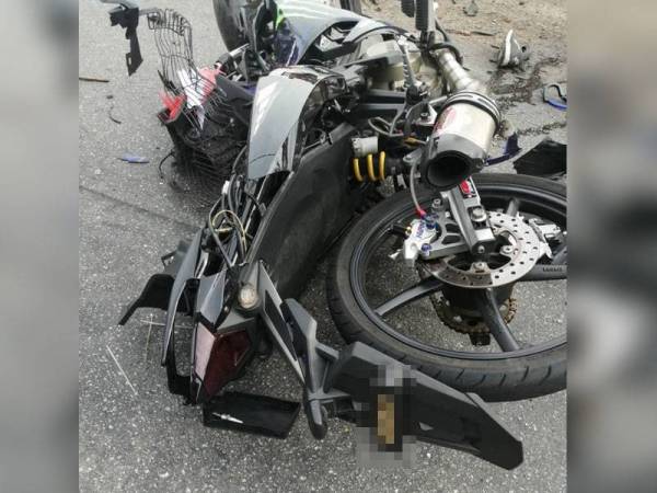 Keadaan motosikal Yamaha Y15ZR yang ditunggang mangsa selepas terbabit kemalangan.