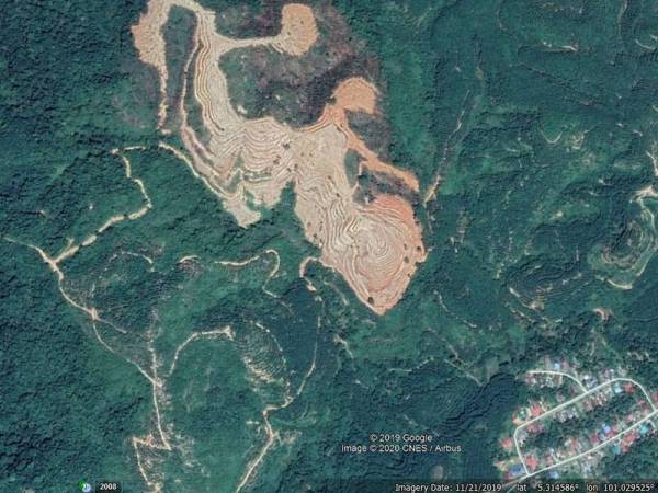 Imej satelit yang tular menunjukkan kawasan hutan yang gondol dikatakan di Hutan Simpan Kekal Bintang Hijau namun dinafikan Jabatan Perhutanan Perak.