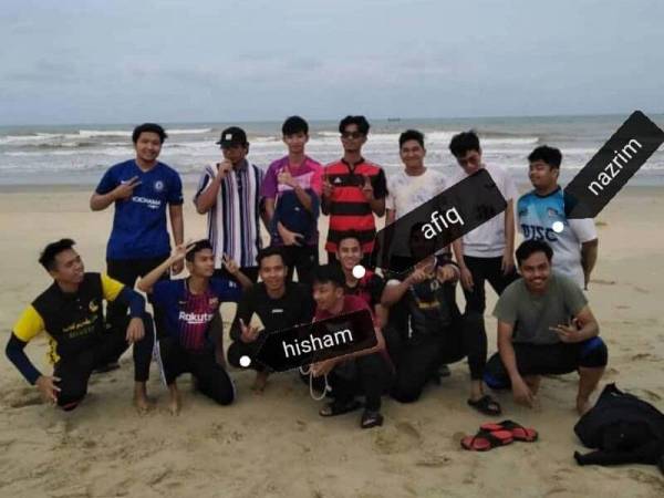 Gambar terakhir mangsa yang sempat dirakam bersama rakan-rakan sebelum mandi di lokasi.