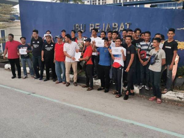 Bersatu Cawangan Bandar Pekan bersama Setiausaha (Rosli Yahaya) dan Exco Armada Nasional Mohd Muzammil Ismail membuat satu laporan polis supaya siasatan dilakukan terhadap pemilik akaun Facebook tersebut.