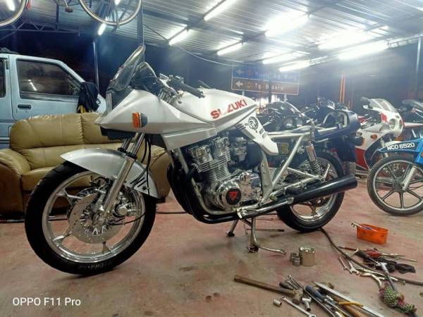 KERJA-KERJA pembaikan dan pengubah suaian juga dilakukan sendiri berbekalkan pengalaman menjadi mekanik lebih 20 tahun.