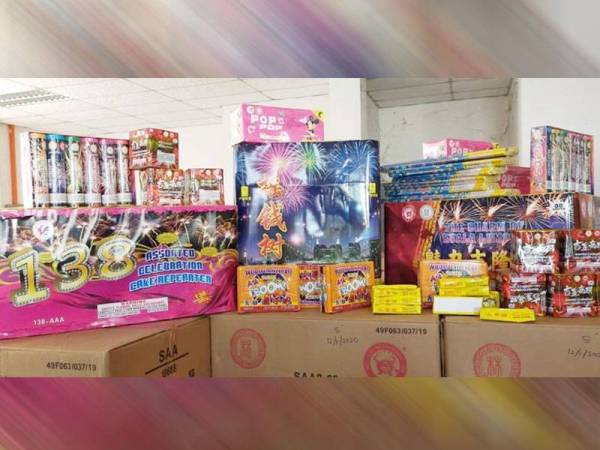 Antara 13 jenis bunga api yang dirampas dalam serbuan di tiga lokasi berasingan di Kerian.