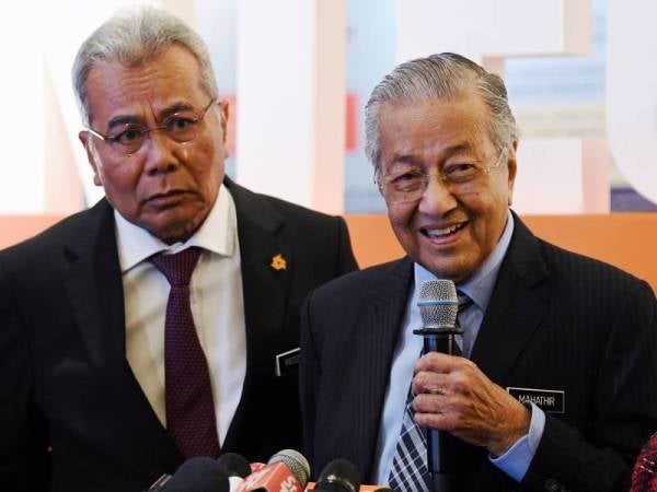 Dr Mahathir ketika sidang media semasa hadir pada Forum Integriti Bank Rakyat 2020 hari ini. -Foto Bernama