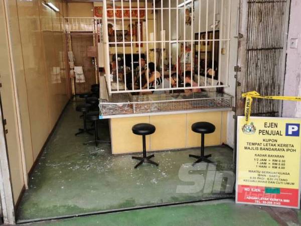 Sebuah kedai emas di Menglembu disamun dua lelaki hingga menyebabkan kerugian RM10,000. 