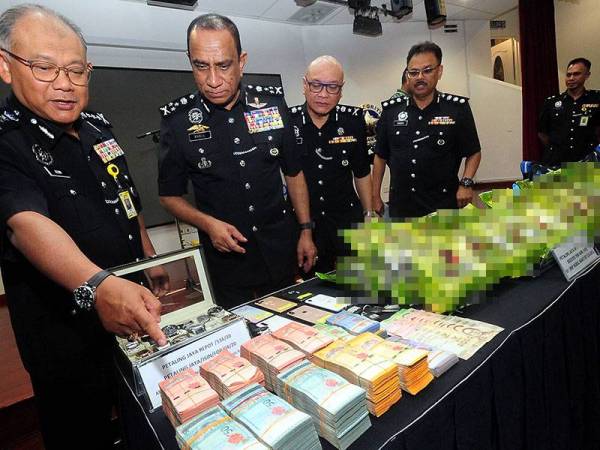 Sindiket pengedaran dadah jenis syabu dari negara jiran ditumpaskan polis dalam serbuan di Jalan Gasing, Petaling Jaya, Ahad lalu. - Foto Bernama