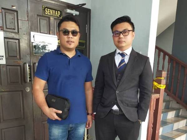 Muhammad Hafiz (kanan) dibebaskan Mahkamah Sesyen Ayer Keroh daripada tuduhan melakukan penganiayaan menyebabkan bayi perempuan tirinya berusia 11 bulan termakan dadah dua tahun lalu.