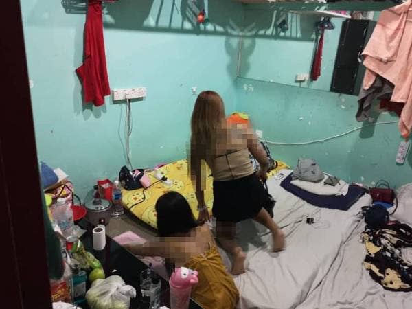 Antara yang ditahan dalam operasi JIM di dua premis pelacuran di ibu negara, semalam.