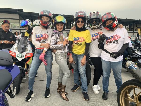 
LASAK DAN JELITA. Itu ungkapan paling wajar ditujukan kepada para penunggang wanita yang menyertai WRWR di SIC baru-baru ini.