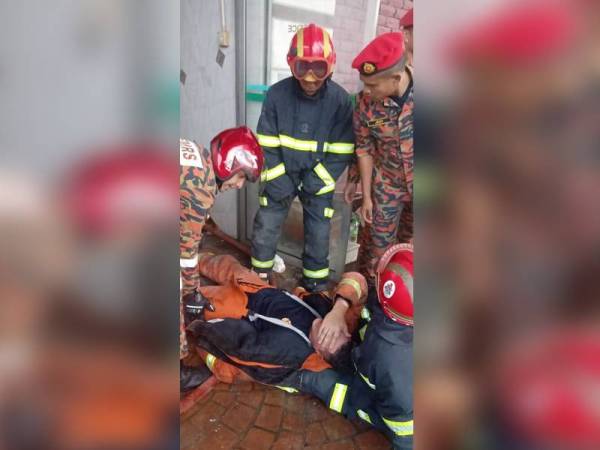 Bantuan awal diberikan kepada mangsa sebelum dihantar ke HKL untuk rawatan lanjut