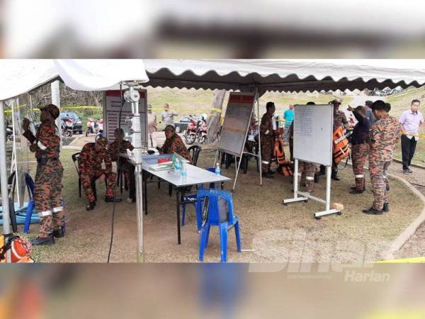 Operasi mencari empat pelajar dikhuatiri lemas diteruskan pihak berkuasa.