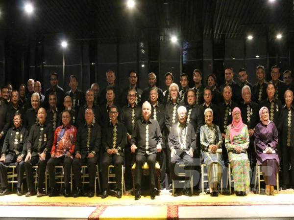 Sultan Nazrin berkenan berangkat ke majlis Pemasyhuran Presiden Kelab Bakti Gunung Keledang (KBGK) 2020 malam tadi.