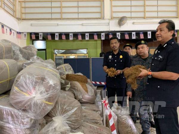 Sebanyak 179 plastik berisi tembakau awet yang dirampas diserahkan kepada LKTN.