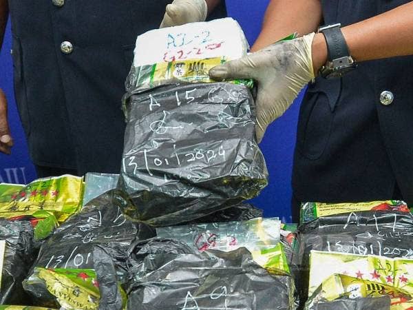 Sebanyak 18 bungkusan dadah jenis syabu bernilai RM948,000 yang dirampas polis pada 13 Januari lalu di Setiawangsa, Kuala Lumpur. - FOTO SHARIFUDIN ABDUL RAHIM