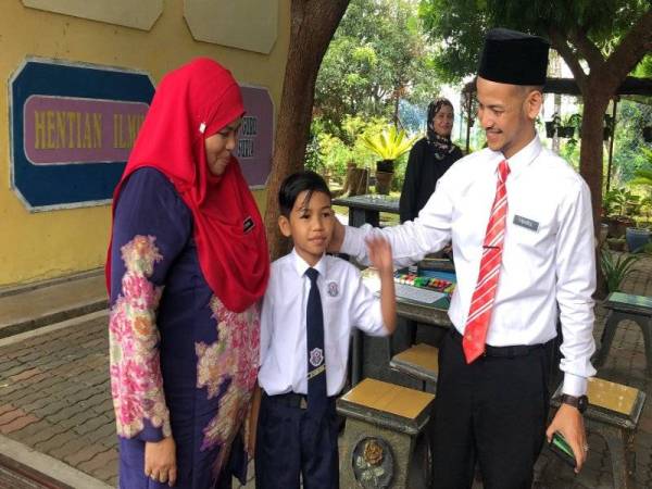 Ahmad Danish Aqil yang mesra disapa Along mendapat perhatian secukupnya daripada guru dan ibubapanya.