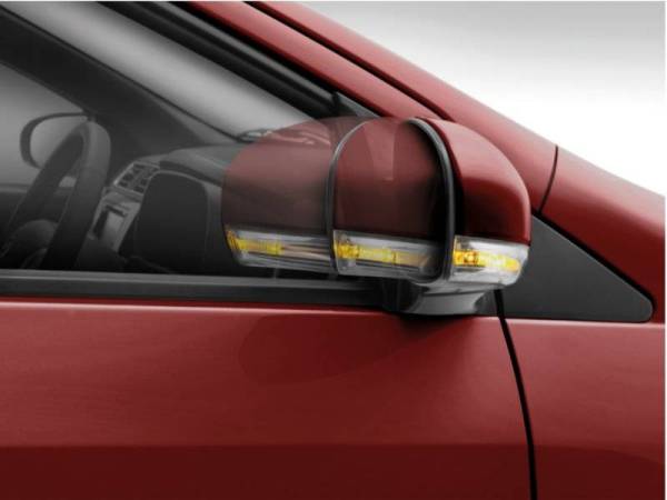 HANYA Perodua Bezza varian AV didatangkan dengan cermin sisi berkuasa boleh laras.