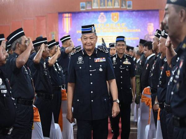 Abdul Hamid (tengah) tiba pada Istiadat Penganugerahan Pingat Jasa Pahlawan Negara Briged Utara Pasukan Gerakan Am Tahun 2020 di Briged Utara Ulu Kinta hari ini.