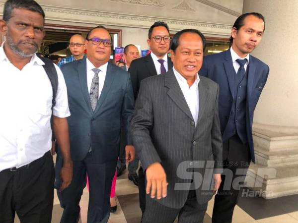 Ahmad ketika ditemui di luar Mahkamah Kuala Lumpur hari ini.
