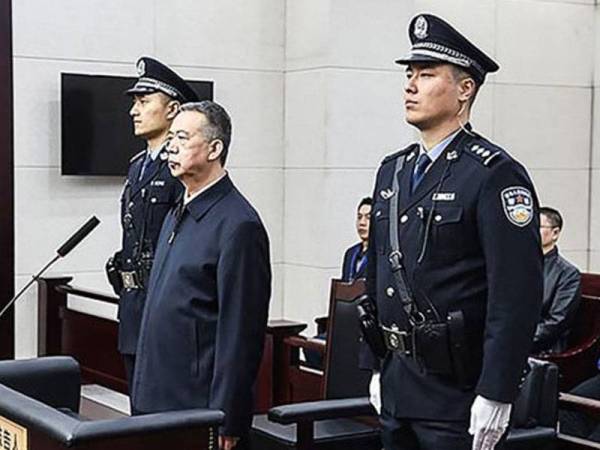 Hongwei mengaku bersalah menerima rasuah berjumlah lebih RM8 juta. -Foto Agensi