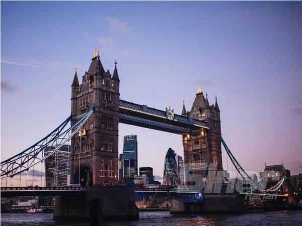 DIANGGARKAN hampir 8.1 juta orang tinggal di London, ibu negara United Kingdom.