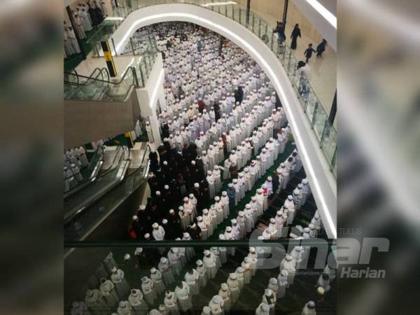 Lebih 1000 pelajar tahfiz menyertai majlis Munajat Perdana dan Solat Hajat Kebangkitan Ekonomi Islam sempena Pra Pelancaran Malakat Mall Cyberjaya di sini malam tadi.